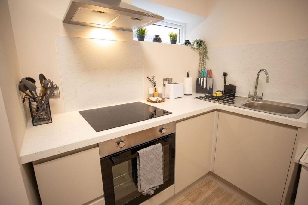 Treetop View Cosy Getaway In Eastbourne, Free Parking, Short And Long Stays, Bilik gambar